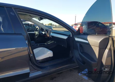 2021 Tesla Model 3 Performance Dual Motor All-Wheel Drive z USA, uszkodzony, nr VIN 5YJ3E1EC4MF988480